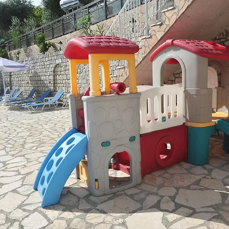 Kerkyra & מלון דירות בניטסס